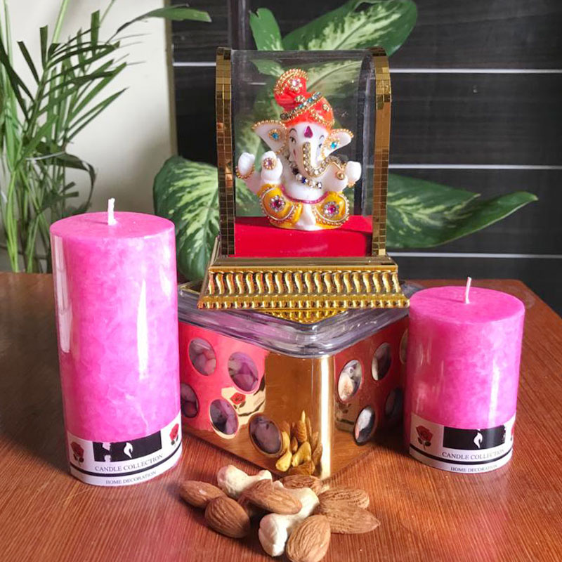 Lord Ganesha with Home Décor Items 