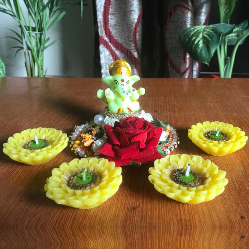 Mukut Ganesha with Décor Items  