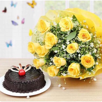 Amusing combo of cake and roses